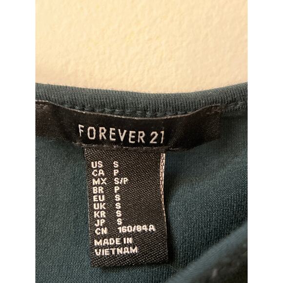 Forever 21 emerald green fit and flare dress with scoop neck size small - Picture 3 of 4